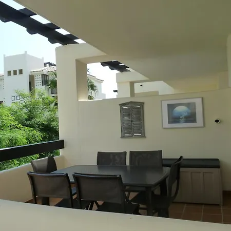 아파트 2010-superb 2 Bedrooms In Complex With Pool 마닐바