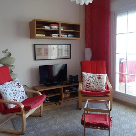 아파트 2010-superb 2 Bedrooms In Complex With Pool 마닐바